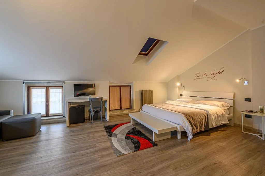 Camera con 2 Letti King-Size — Hotel & Apartments ” Perpoin “