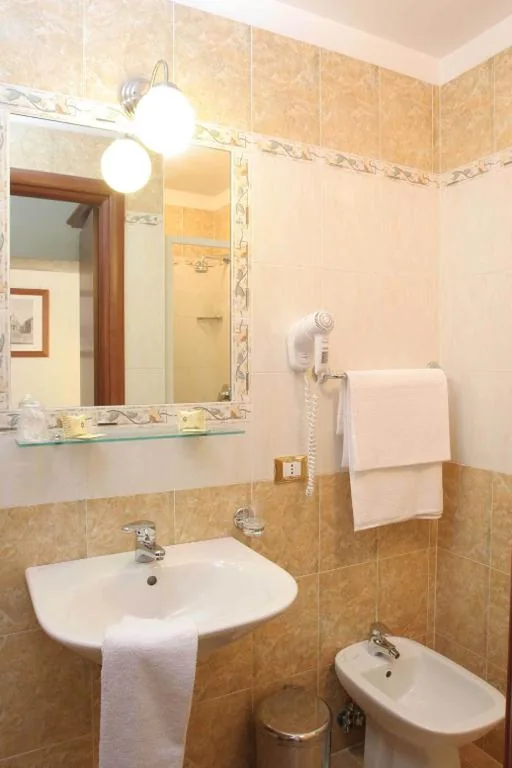 Room with French Double Bed — Hotel Chicago