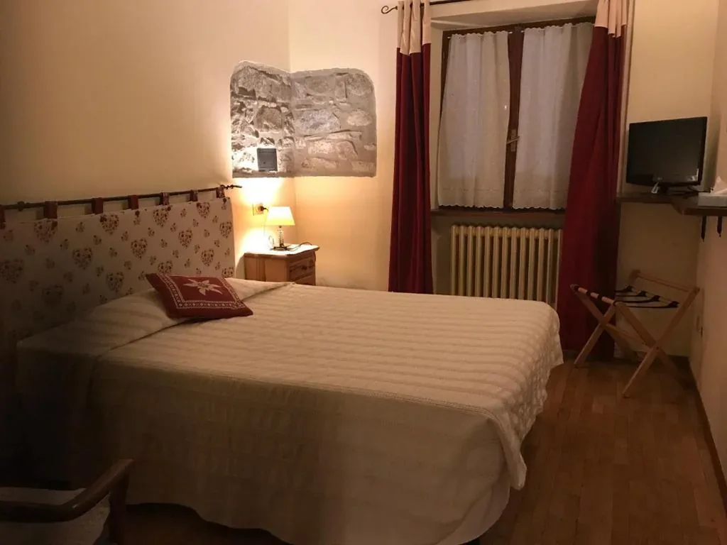Room with Small Double Bed — Maison Laurent