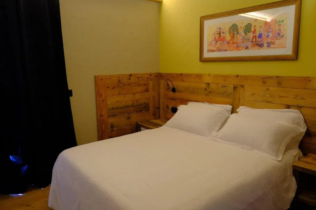 Deluxe Room (2 Adults + 1 Child) — Arlette Chambres d’Hôtes