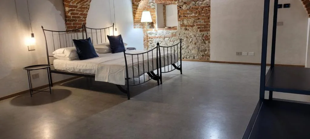 Deluxe Room (2 Adults + 1 Child) — Bed and Breakfast Caplin