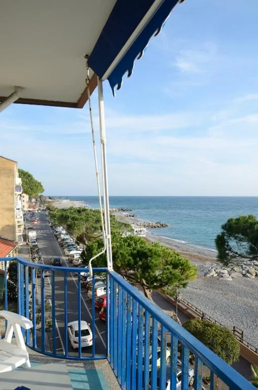 Camera Deluxe (2 Adulti + 1 Bambino) — Residence Costa Templada