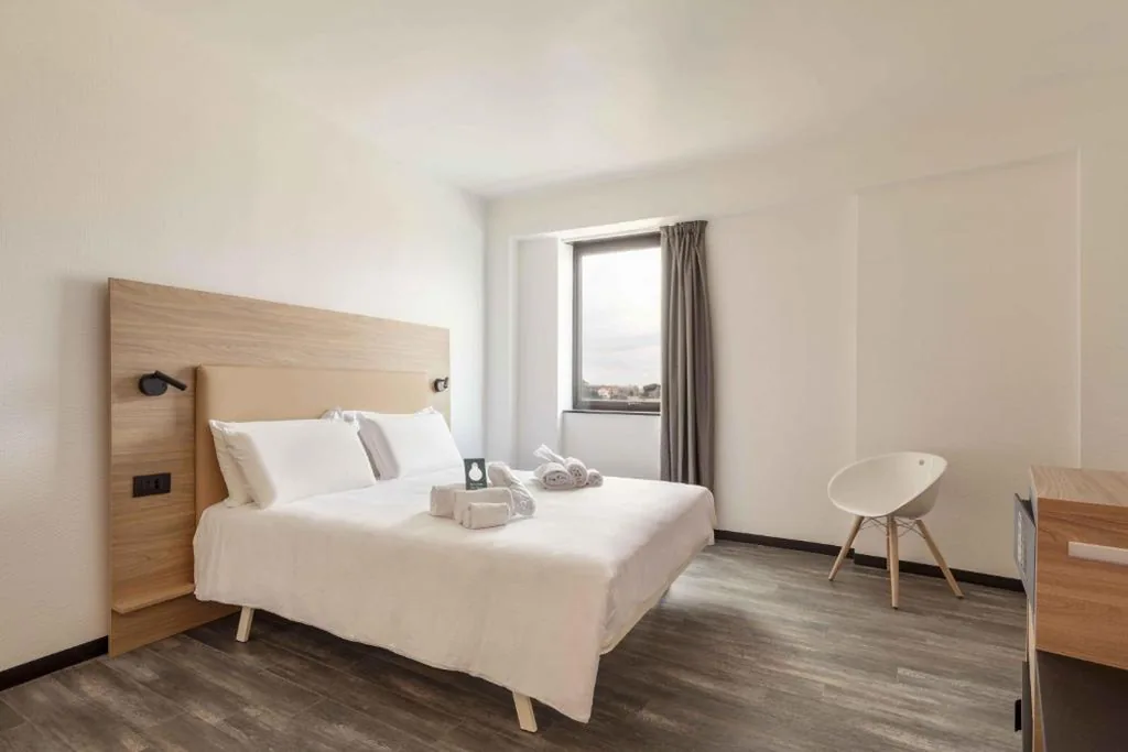 Camera Deluxe — B&B Hotel Pomezia Roma