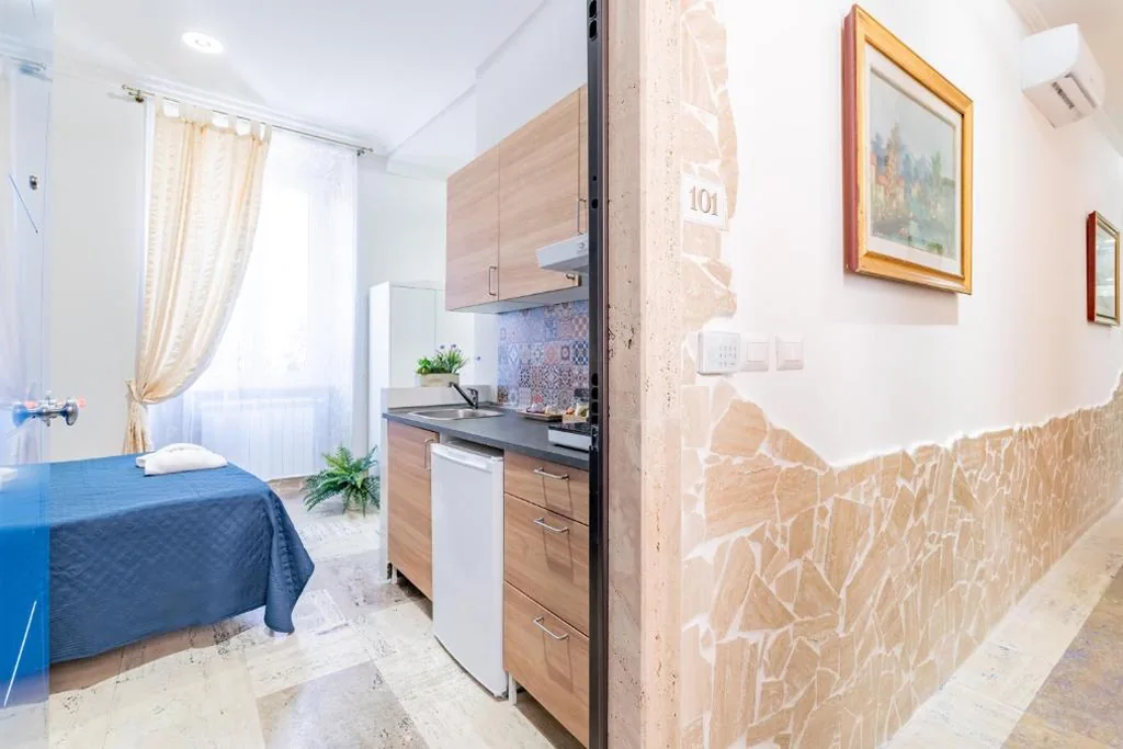 Deluxe Room — BARONE HOUSE