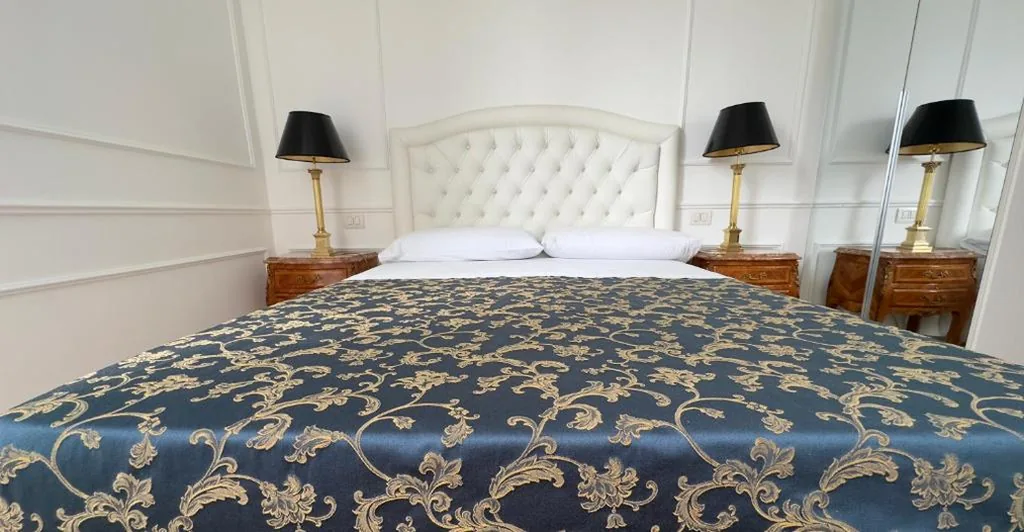 Deluxe Room — Bed And Breakfast King Plaza