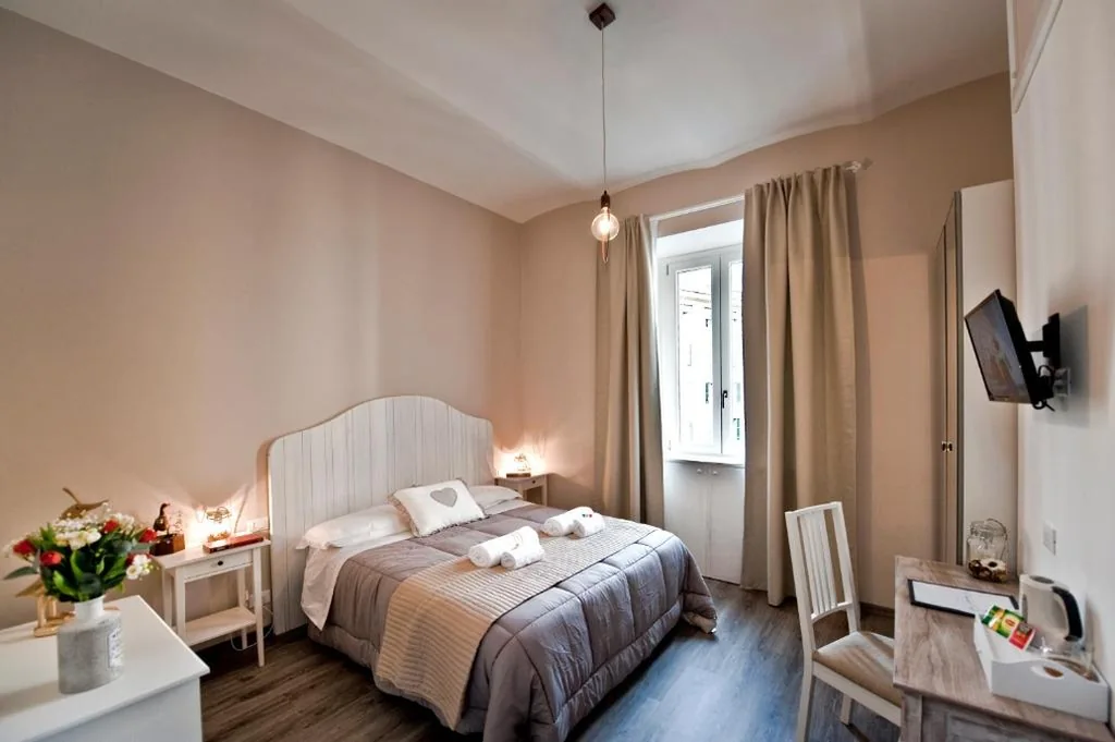 Deluxe Room - Bell 5 — TinkerBell GuestHouse