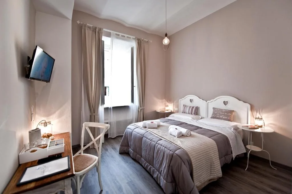 Deluxe Room - Bell 6 — TinkerBell GuestHouse