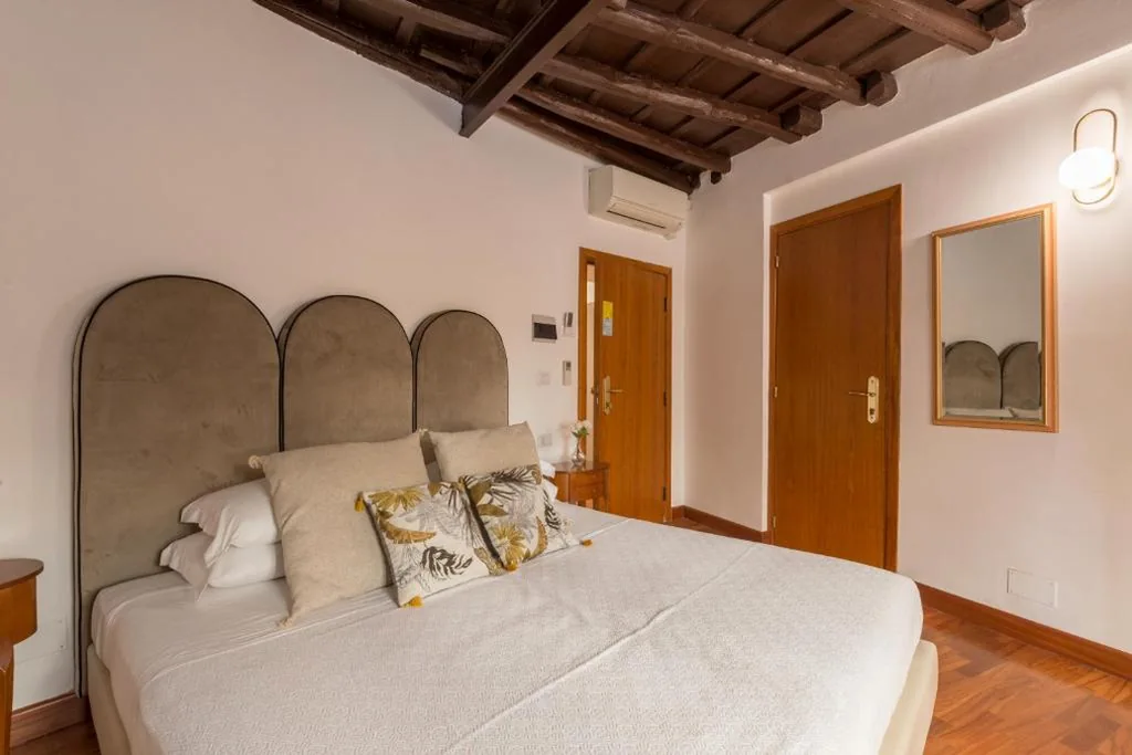 Deluxe Room — Bernini Collection