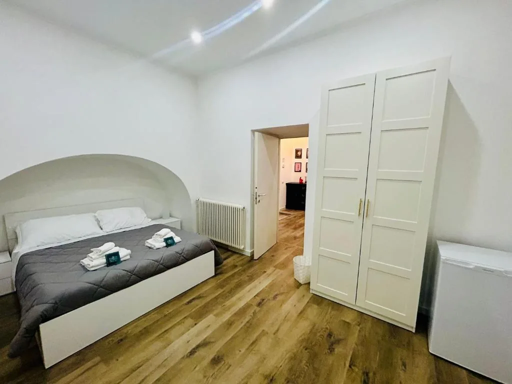 Deluxe Room — Boiardo Art House