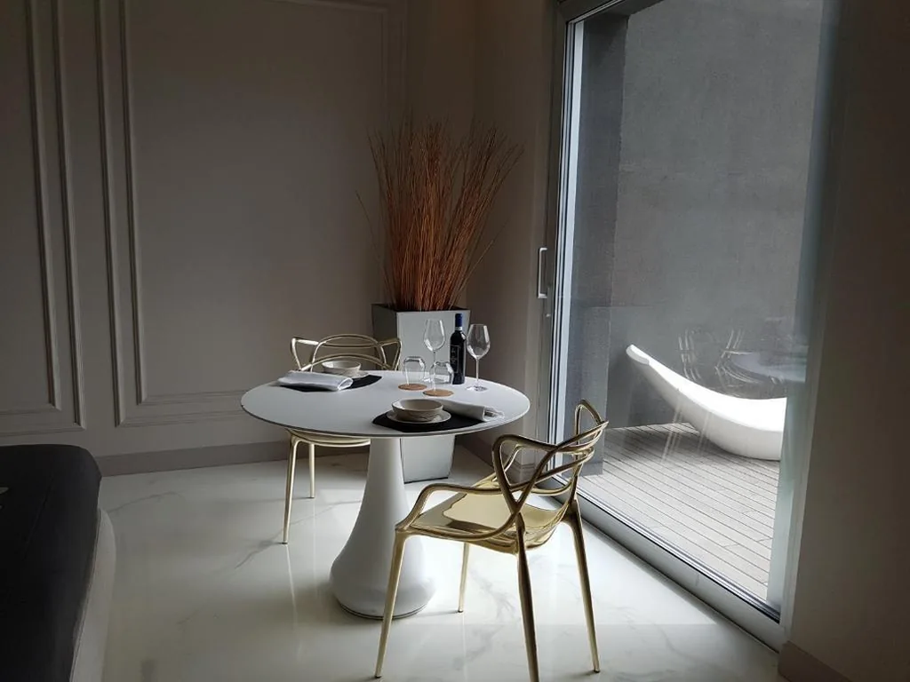Deluxe Room — Casa Format