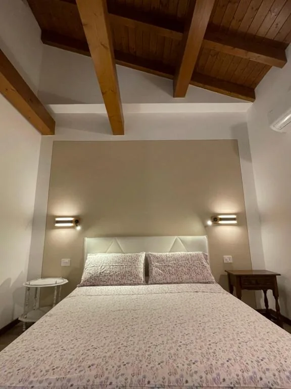 Deluxe Room — Casa Iris