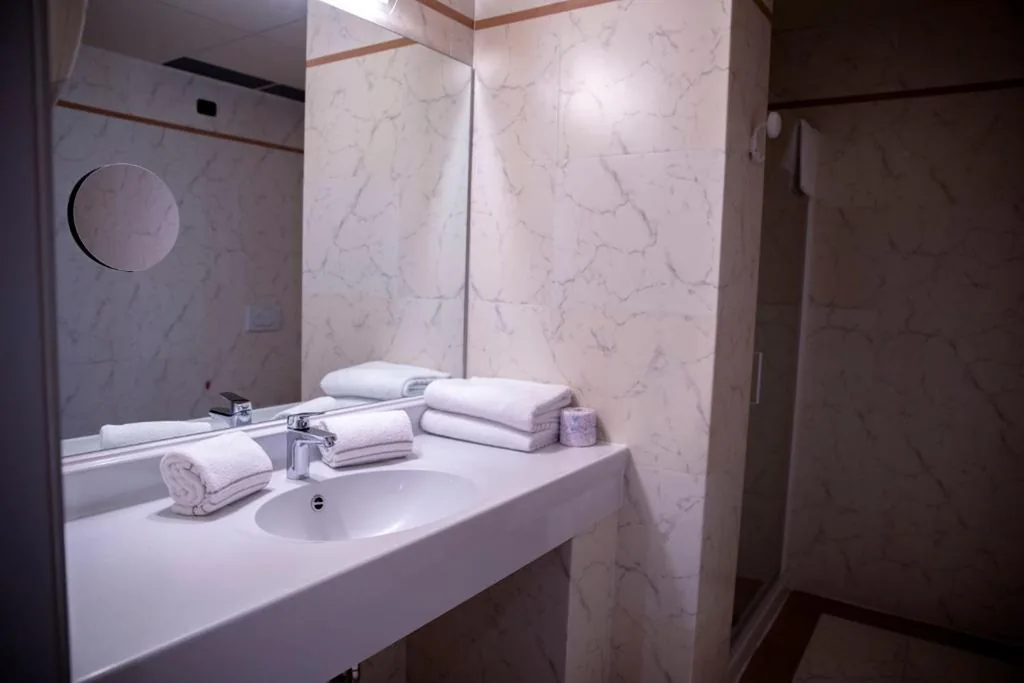 Deluxe Room — Castahotel