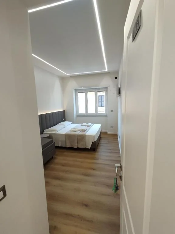 Deluxe Room — Charlie Up!