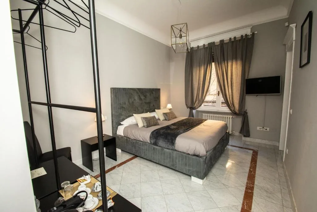 Deluxe Room — Compasso Suites