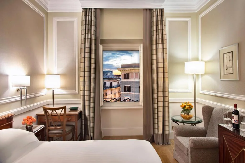 Camera Deluxe con 1 Letto King-Size - Piano Alto — Rome Marriott Grand Hotel Flora
