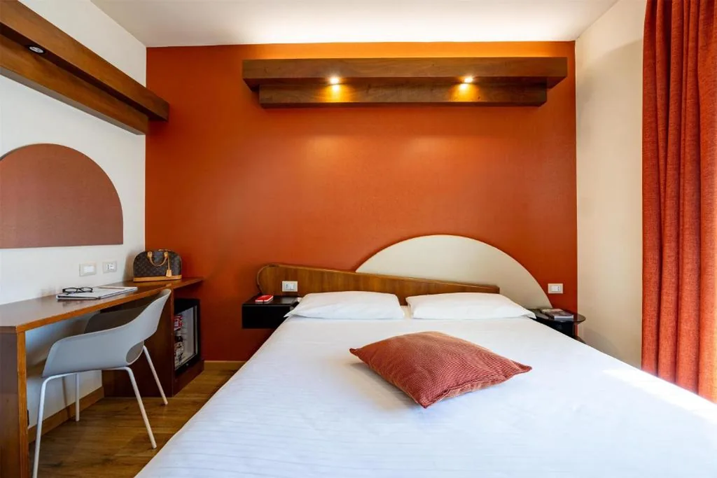 Deluxe Twin Room — La Villa – Sure Hotel Collection by Best Western