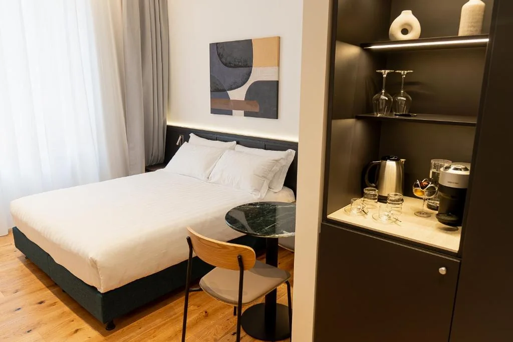 Deluxe Room — Eternal Suites Rome