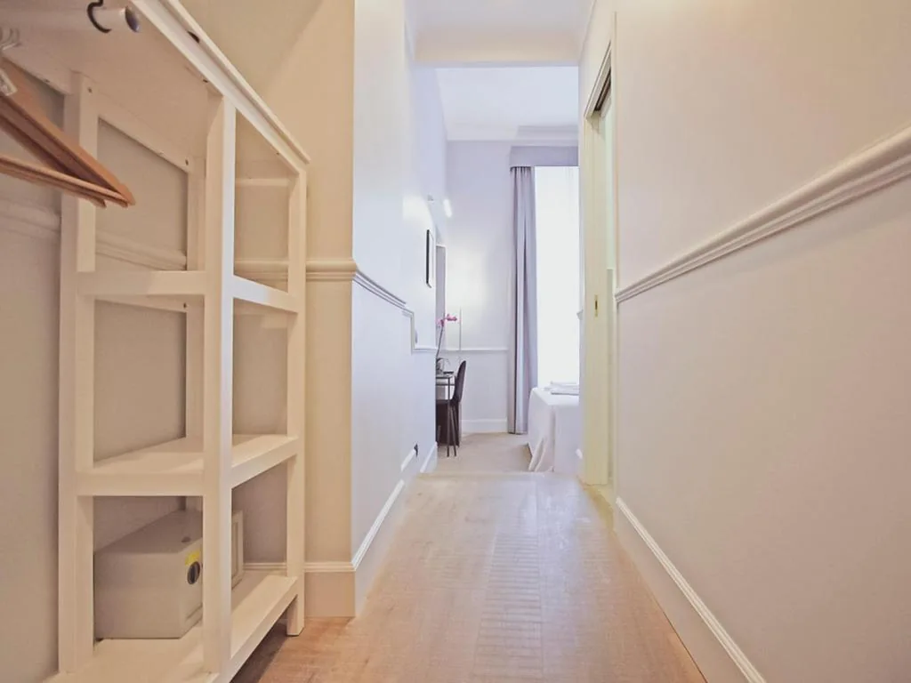 Deluxe Room — Gemini Suites Navona