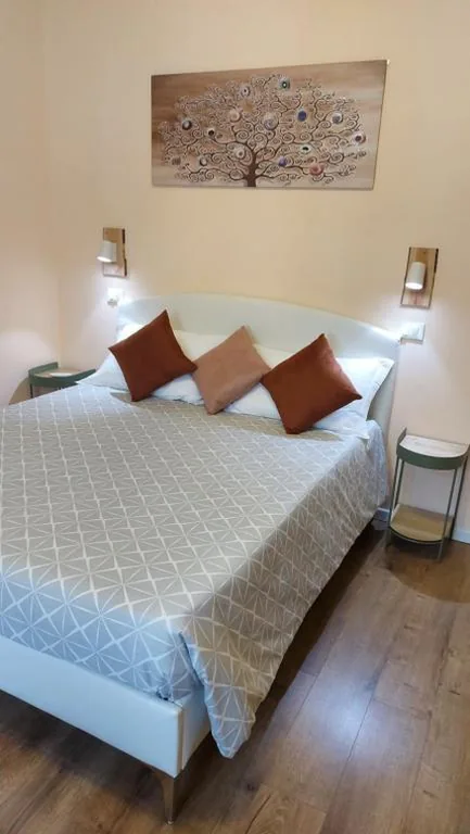 Deluxe Room — Glam Resort G H O S T E L