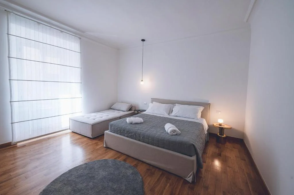 Deluxe Room — Habitat 42 Roman Stay