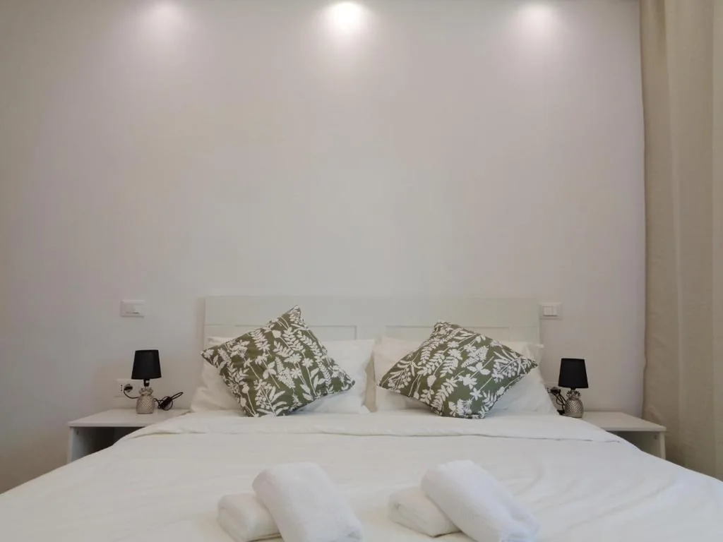 Deluxe Room — Jumbo Inn