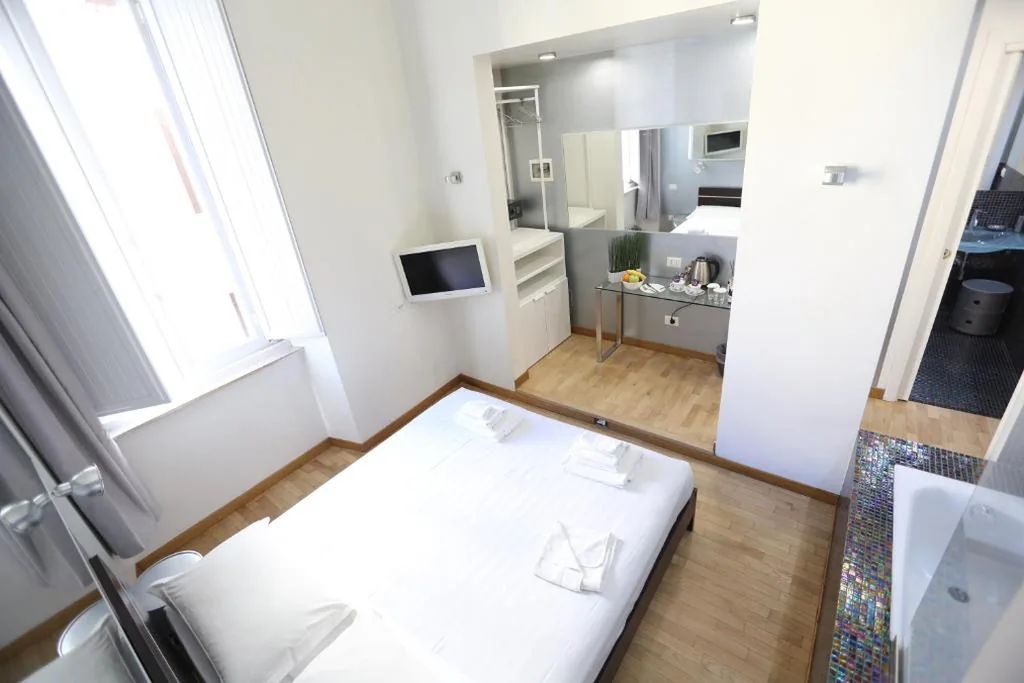Camera Deluxe — KISS ME ROME Luxury Rooms