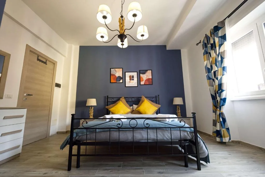 Deluxe Room — LE TRIPLETTE