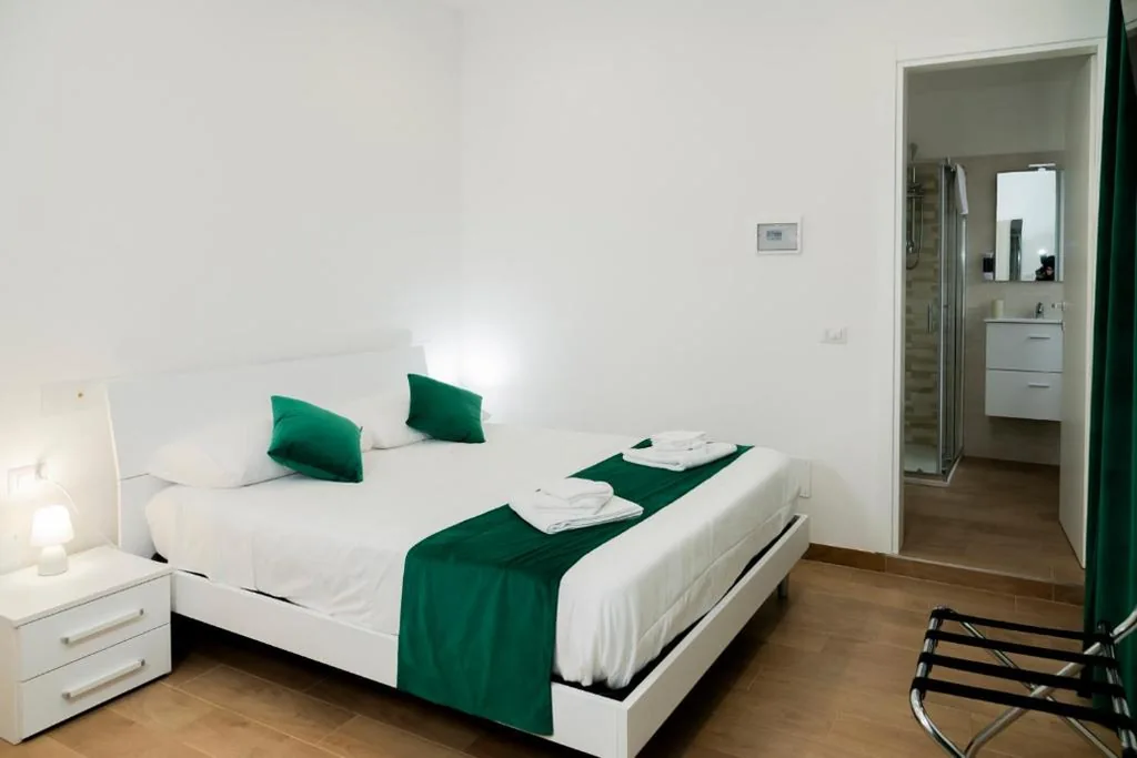 Camera Deluxe — Lovely Rooms by Rentbeat