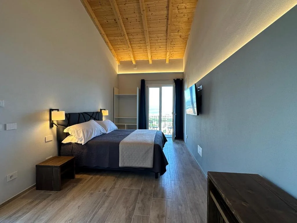 Deluxe Double Room with Balcony and Sea View - Separate Building — 88 Miglia