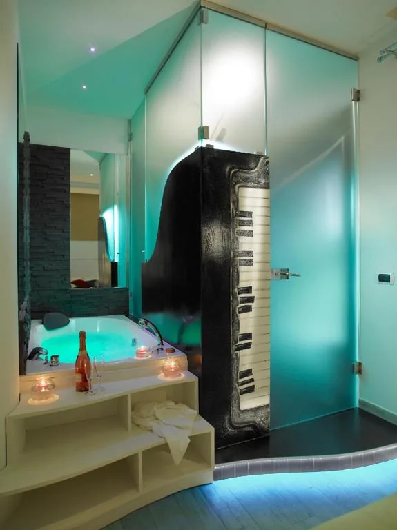 Deluxe Double Room with Whirlpool Bathtub — Jazz Style