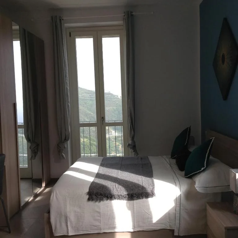 Deluxe Double Room with Sea View — Affittacamereirosmarini