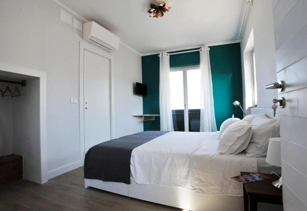 Deluxe Double Room with Sea View — aquarium rooms