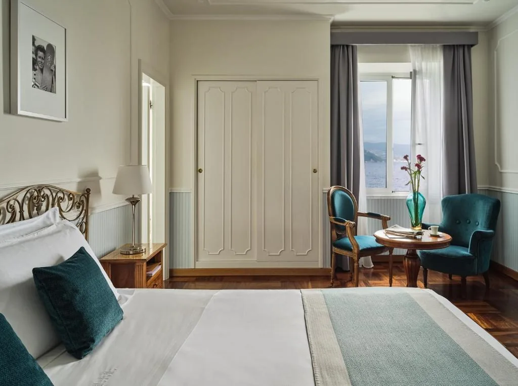 Camera Deluxe Matrimoniale con Vista Mare — Grand Hotel Miramare