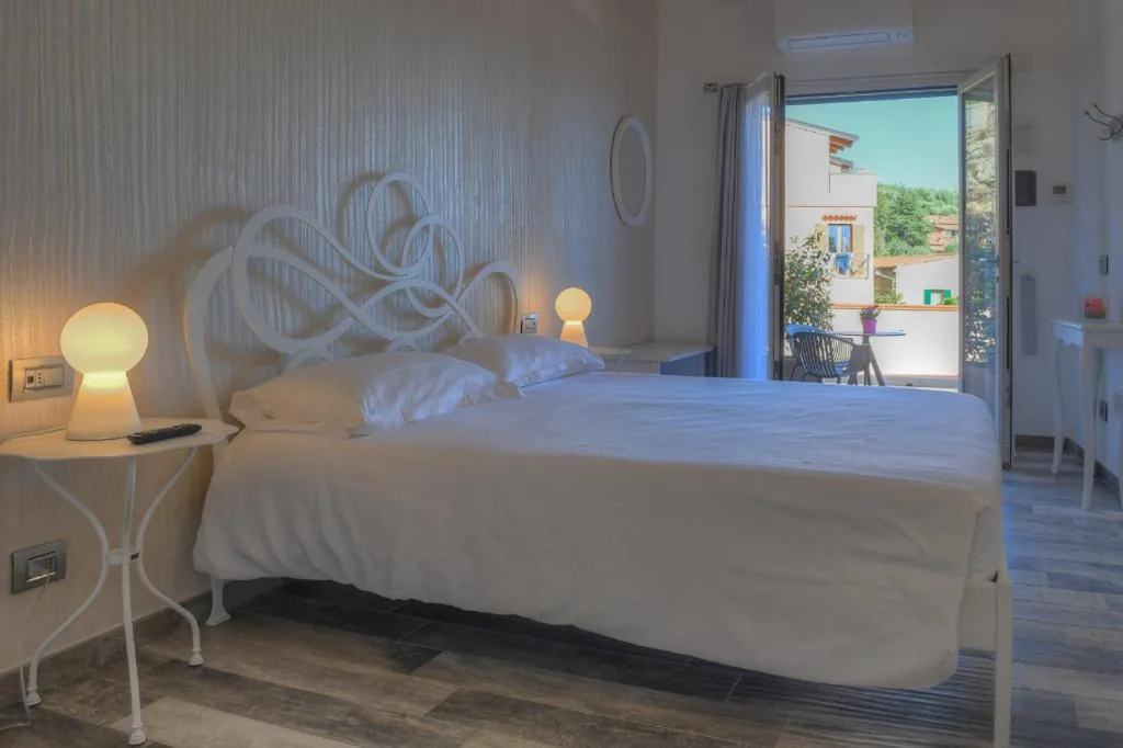 Camera Deluxe Matrimoniale con Vista Mare — La Locanda di Cucco
