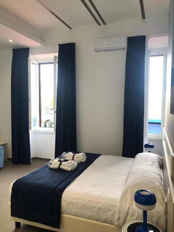 Deluxe Double Room with Sea View — La Maison sul Porto