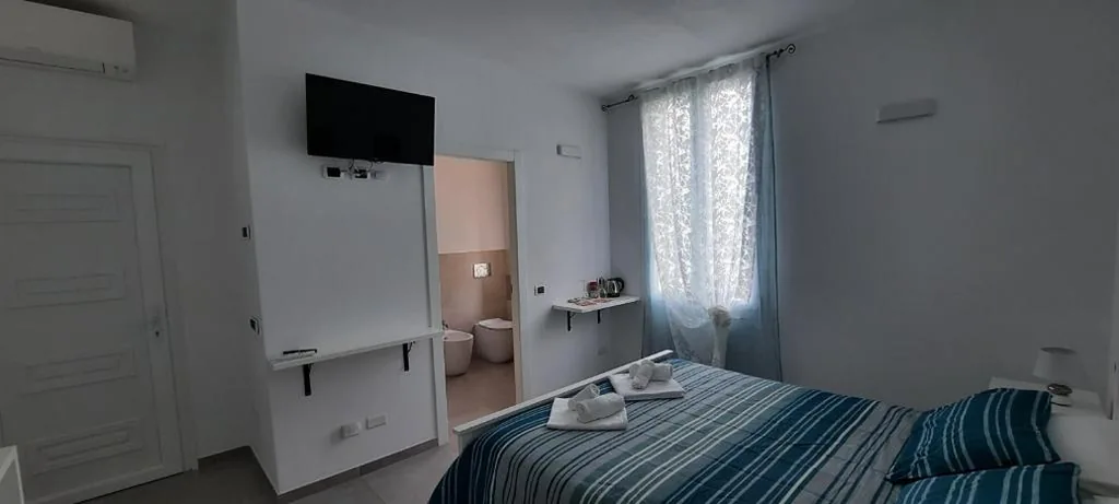 Camera Deluxe Matrimoniale con Vista Mare — Olimpo Affittacamere