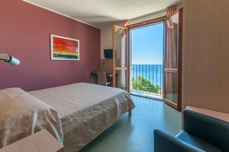 Camera Deluxe Matrimoniale con Vista Mare — Oroverde
