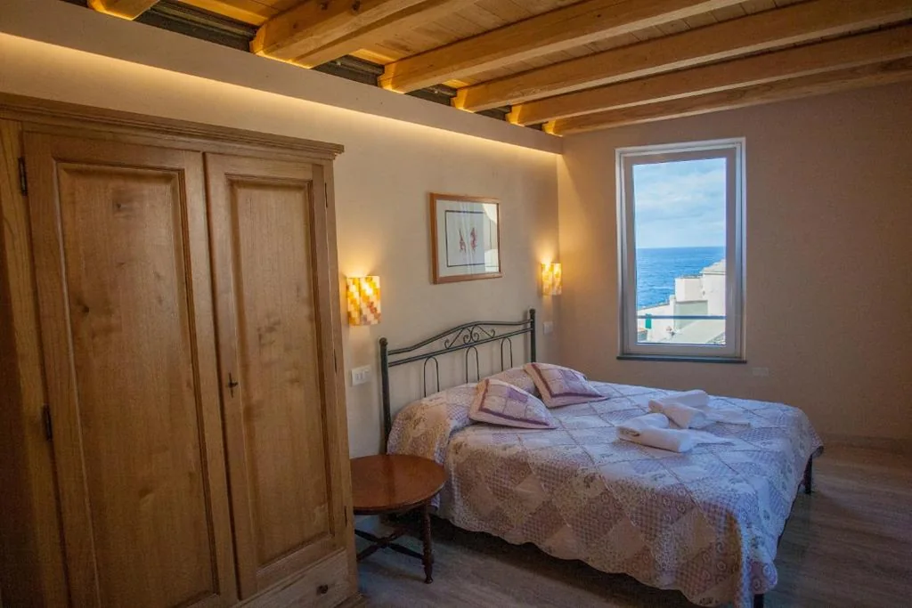Deluxe Double Room with Sea View — Scorci Di Mare