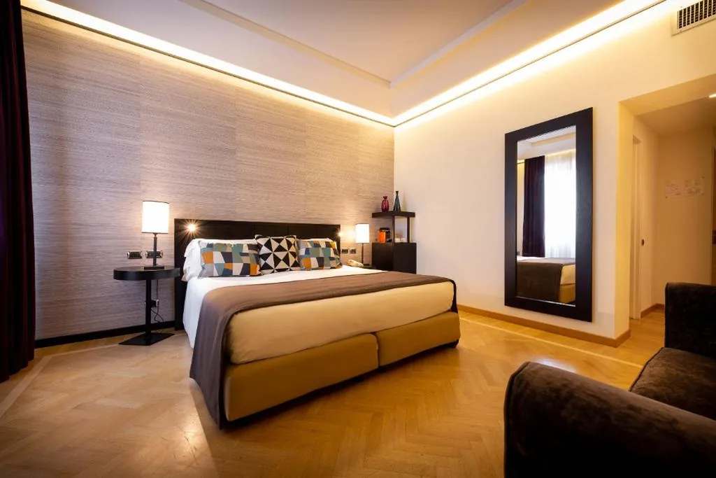 Deluxe Double/Twin Room with City View — 47 Boutique Hotel