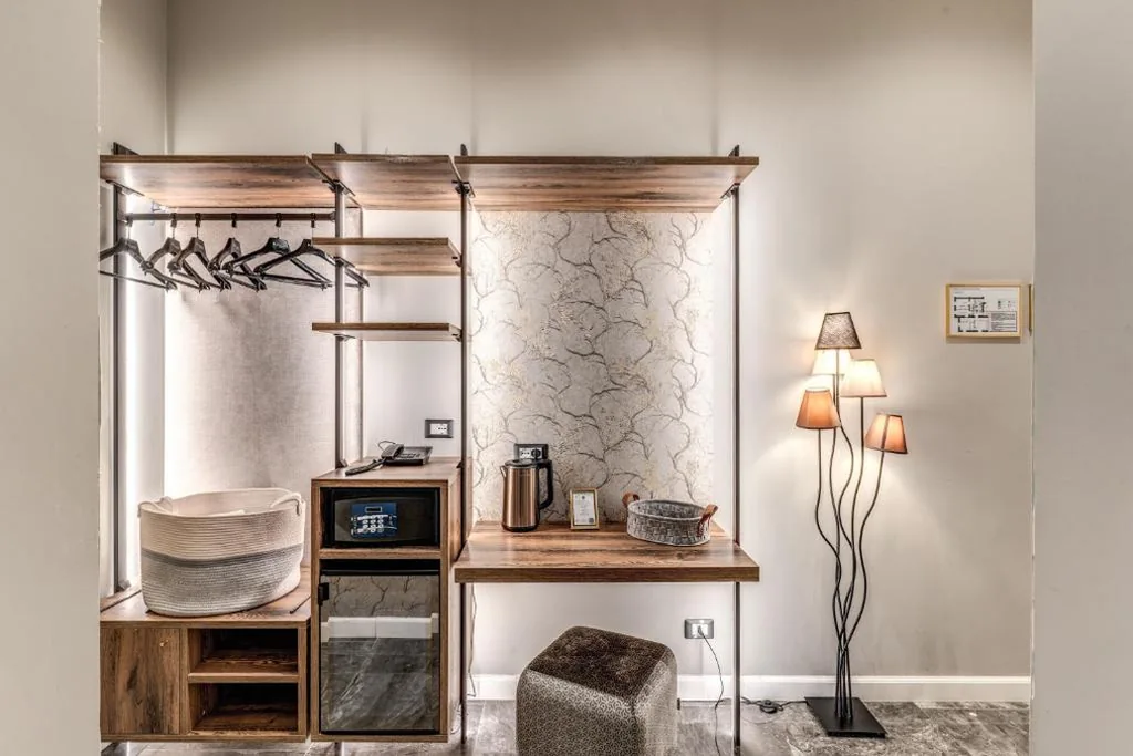 Deluxe Double/Twin Room with Whirlpool Tub — Apollo Boutique Hotel