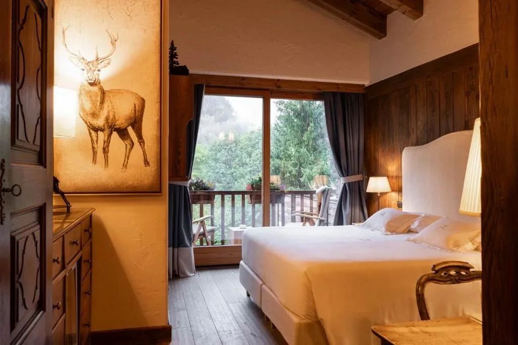 Deluxe Double/Twin Room with Whirlpool Bath — Auberge de La Maison