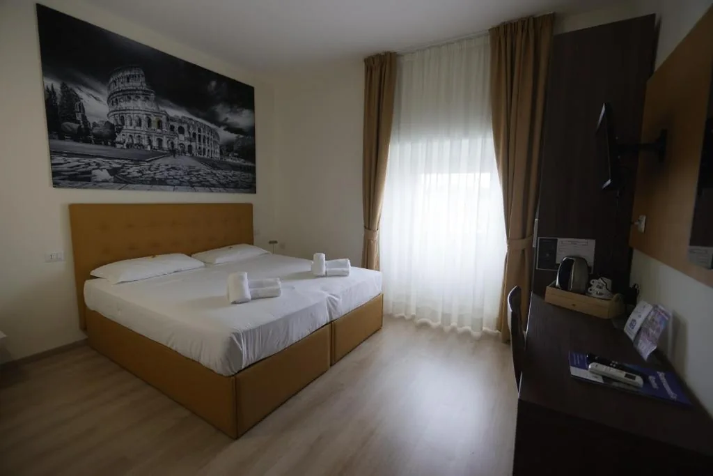 Camera Deluxe Matrimoniale/Doppia con Letti Singoli con Vista Città — B&B A Picture of Rome
