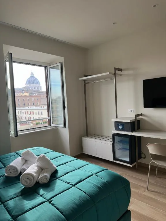 Deluxe Double/Twin Room with City View — B&B A Picture of Rome – Vatican View