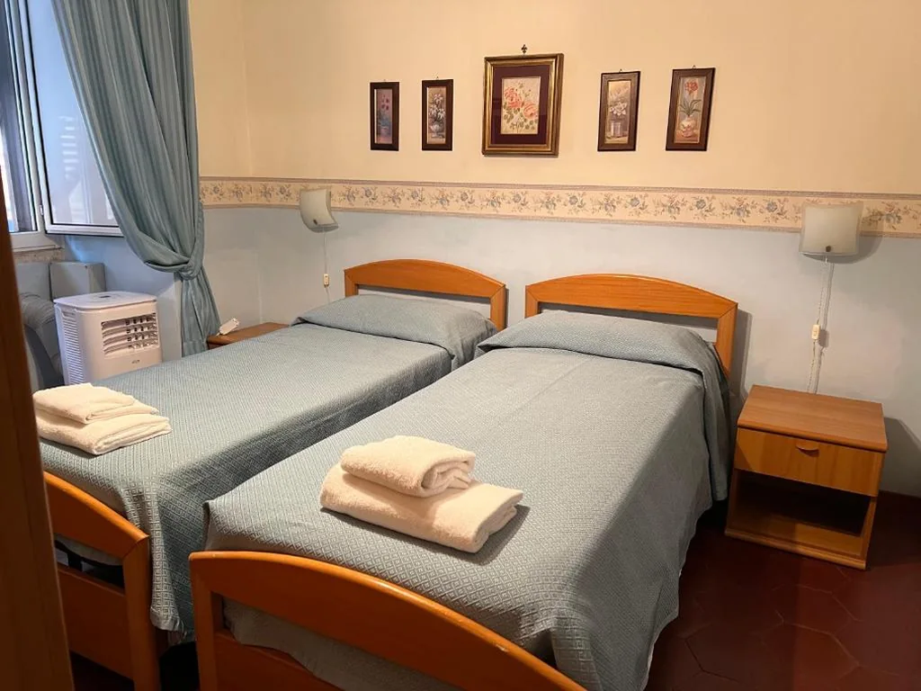 Camera Deluxe Matrimoniale/Doppia con Letti Singoli — B&B San Michele a Porta Pia