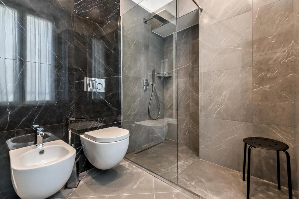 Deluxe Double/Twin Room with Balcony — Benso Rooms