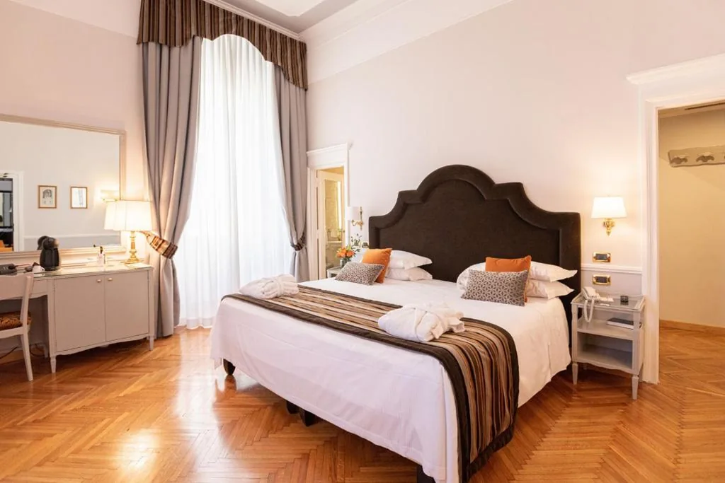 Camera Deluxe Matrimoniale/Doppia con Letti Singoli — Bettoja Hotel Massimo d’Azeglio
