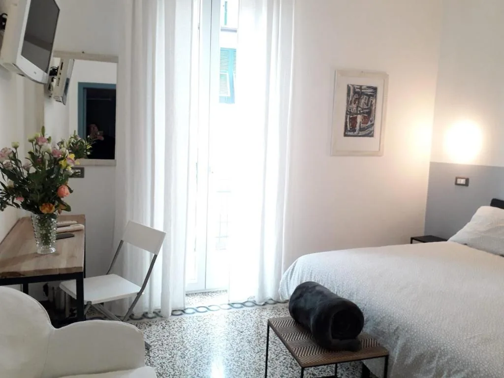 Deluxe Double/Twin Room with Balcony — CAMERA GIGLIA