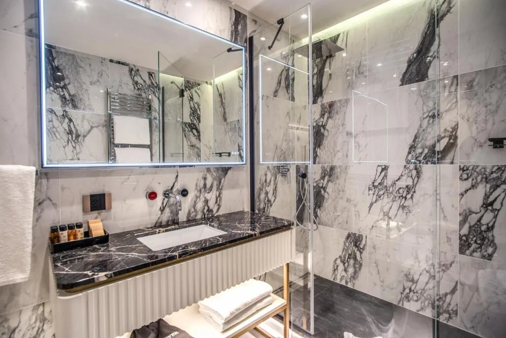 Deluxe Double/Twin Room — CC Palace Hotel