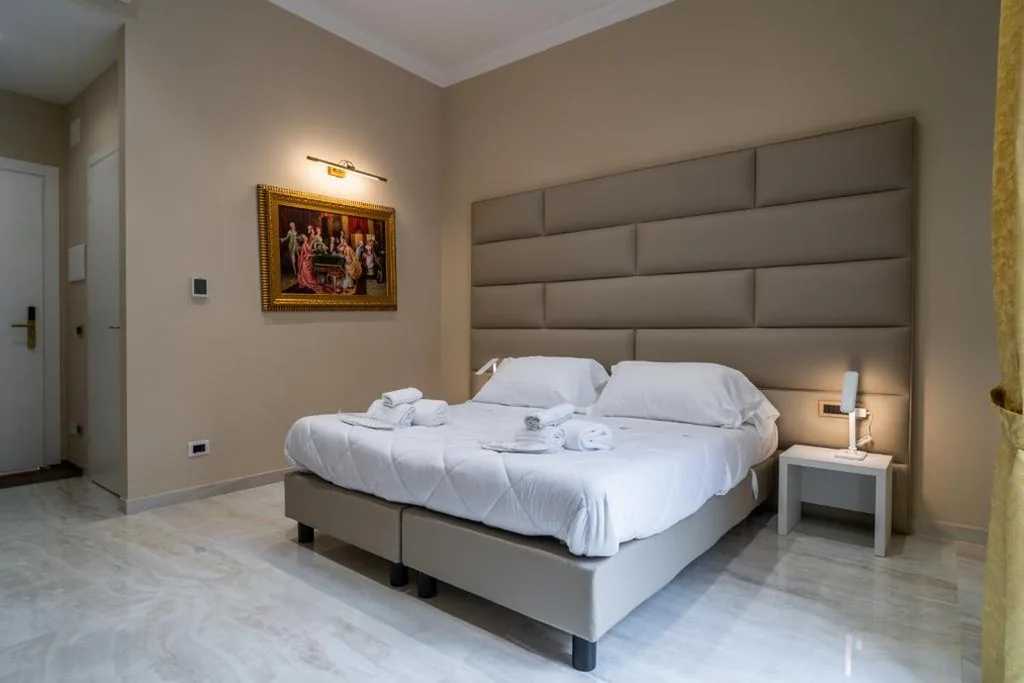 Camera Deluxe Matrimoniale/Doppia con Letti Singoli — Correnti Boutique Hotel Gold