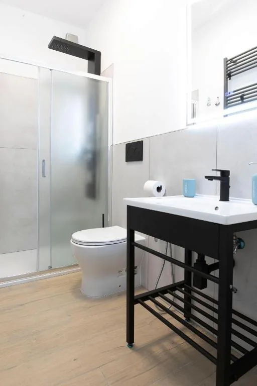 Camera Deluxe Matrimoniale/Doppia con Letti Singoli — DOMINA Guest House